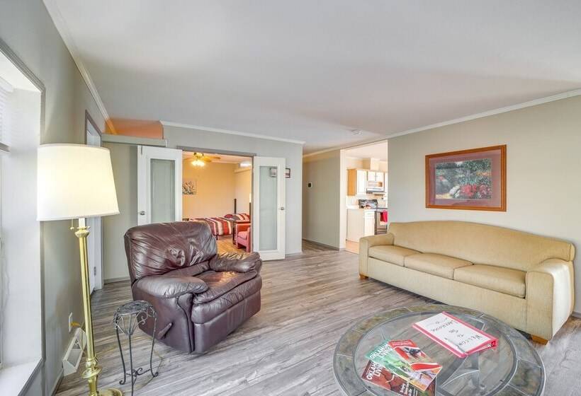 Pet Friendly Checotah Home W/ Deck & Lake Views!