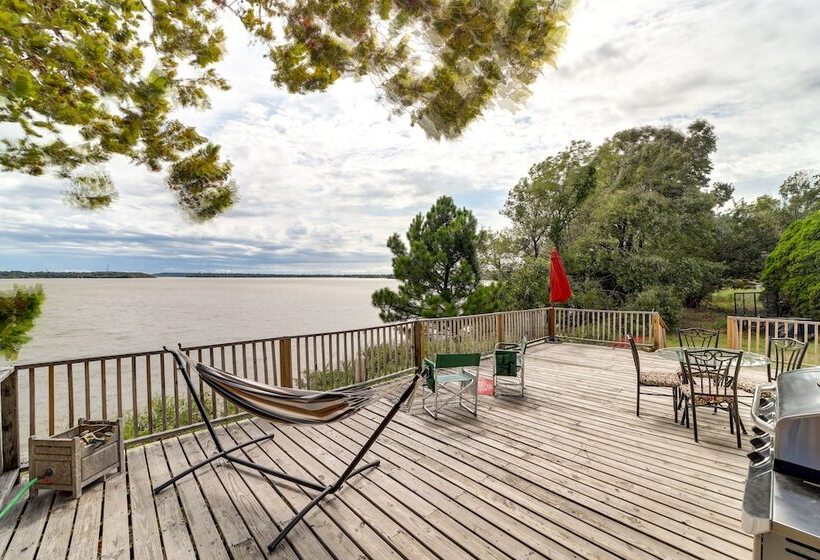Pet Friendly Checotah Home W/ Deck & Lake Views!