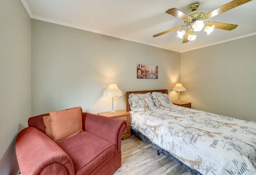 Pet Friendly Checotah Home W/ Deck & Lake Views!