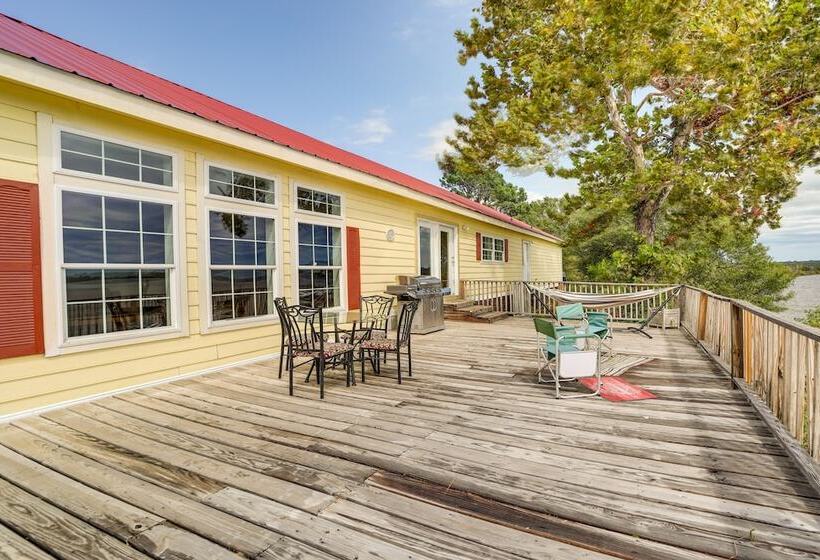 Pet Friendly Checotah Home W/ Deck & Lake Views!