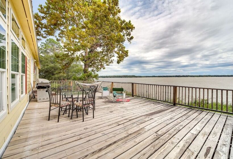 Pet Friendly Checotah Home W/ Deck & Lake Views!