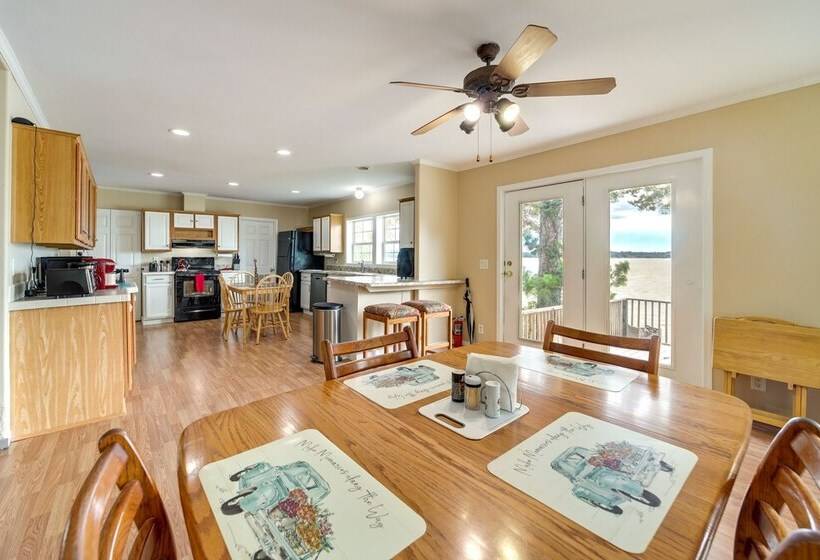 Pet Friendly Checotah Home W/ Deck & Lake Views!