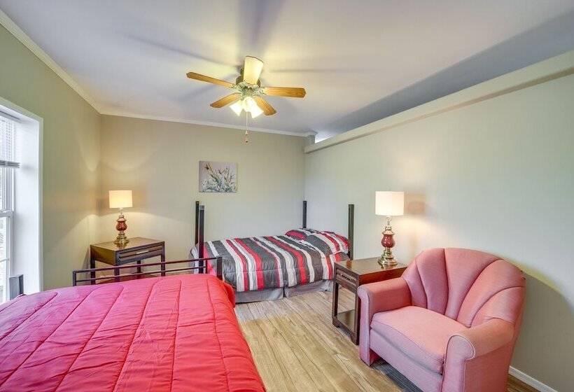 Pet Friendly Checotah Home W/ Deck & Lake Views!