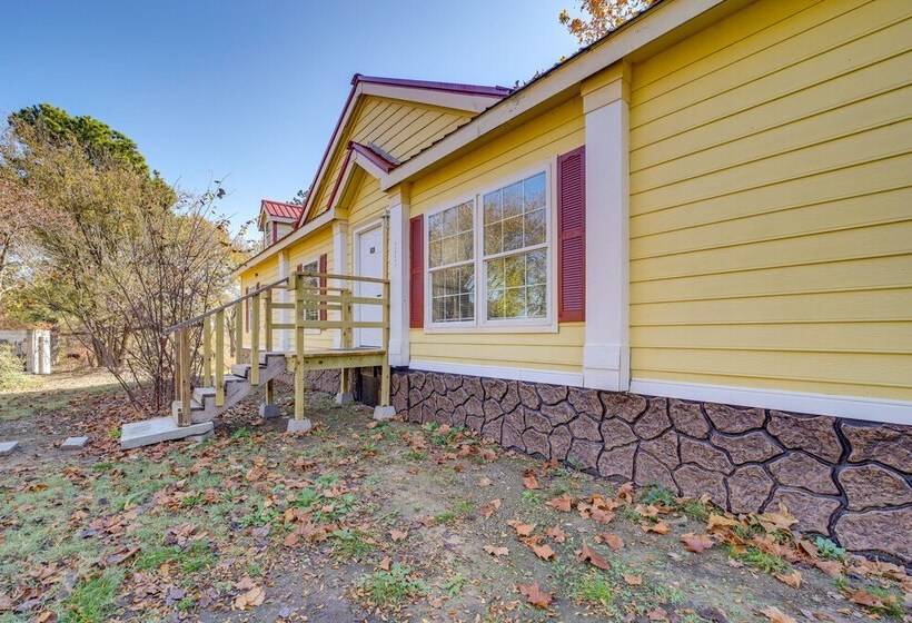 Pet Friendly Checotah Home W/ Deck & Lake Views!