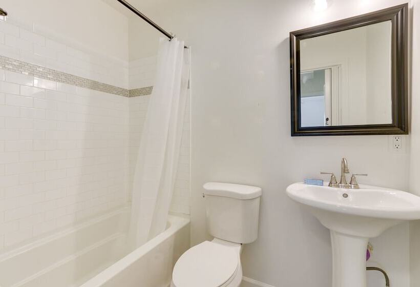 Pet Friendly Connecticut Retreat Near Golfing!