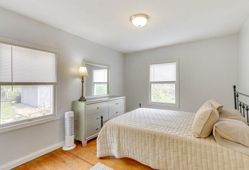 Pet Friendly Connecticut Retreat Near Golfing!