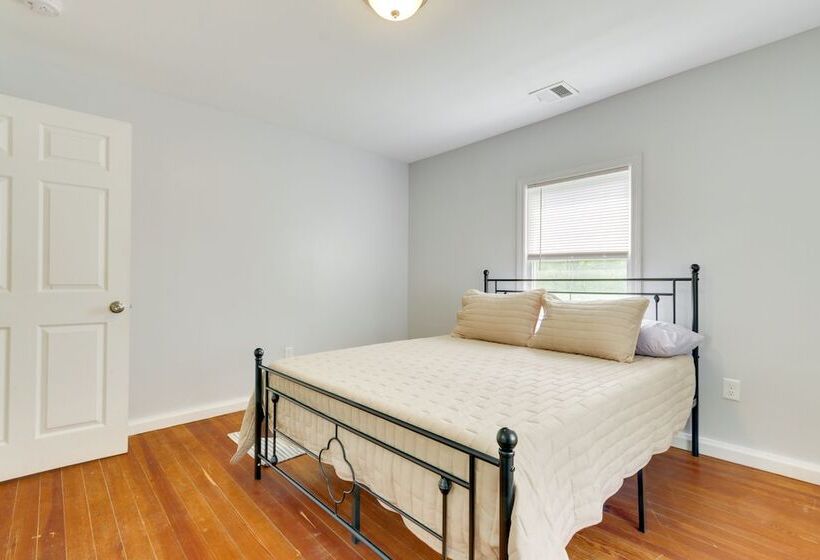 Pet Friendly Connecticut Retreat Near Golfing!