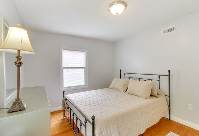 Pet Friendly Connecticut Retreat Near Golfing!