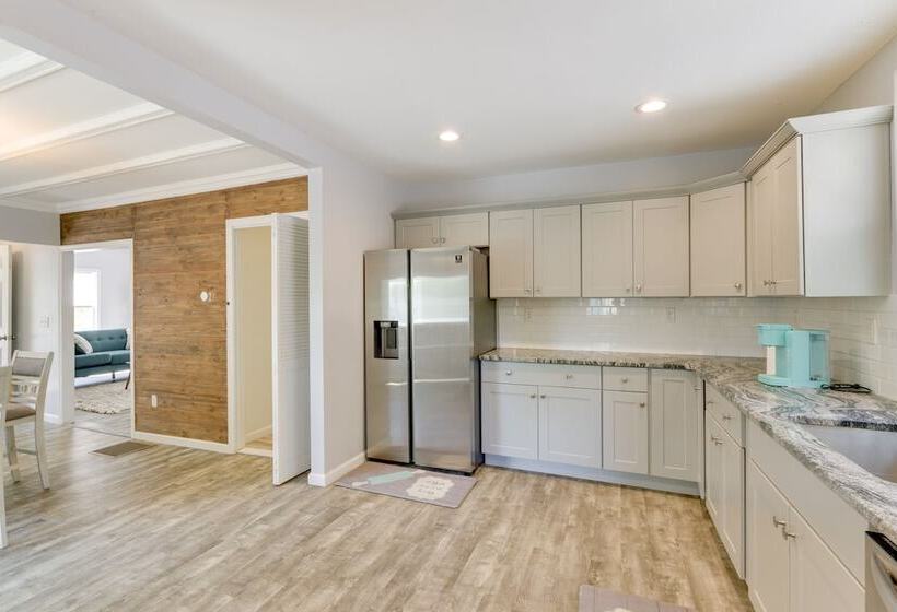 Pet Friendly Connecticut Retreat Near Golfing!