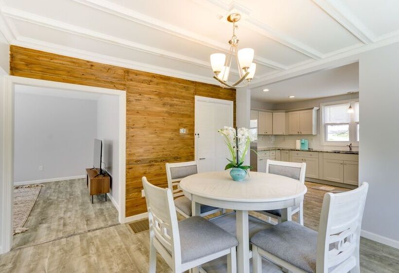 Pet Friendly Connecticut Retreat Near Golfing!