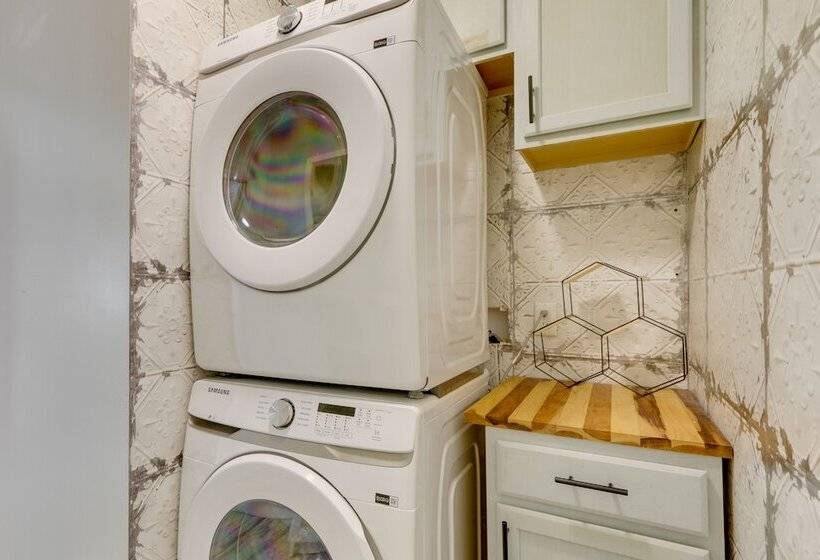 Pet Friendly Connecticut Retreat Near Golfing!