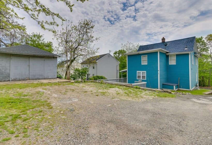 Pet Friendly Connecticut Retreat Near Golfing!