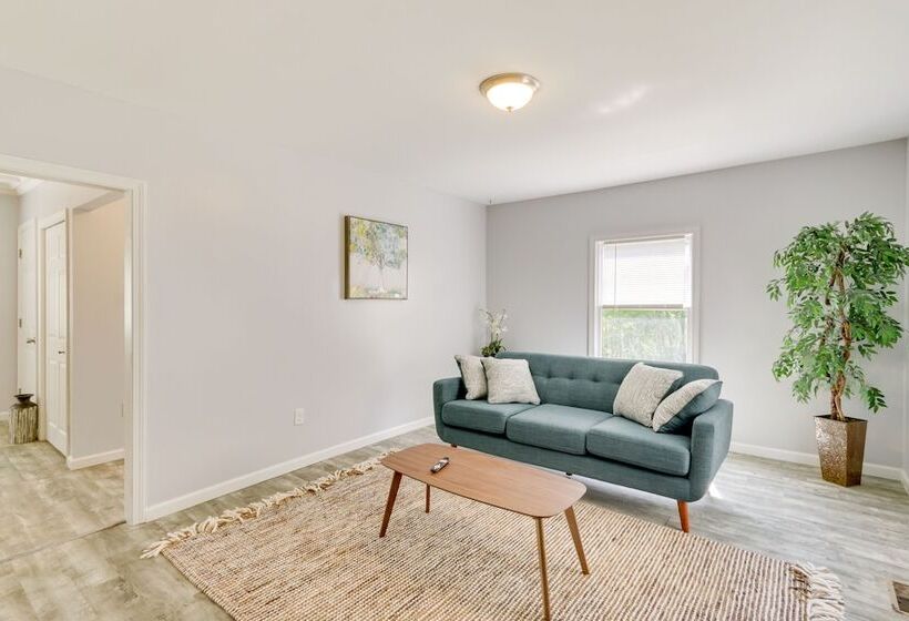 Pet Friendly Connecticut Retreat Near Golfing!