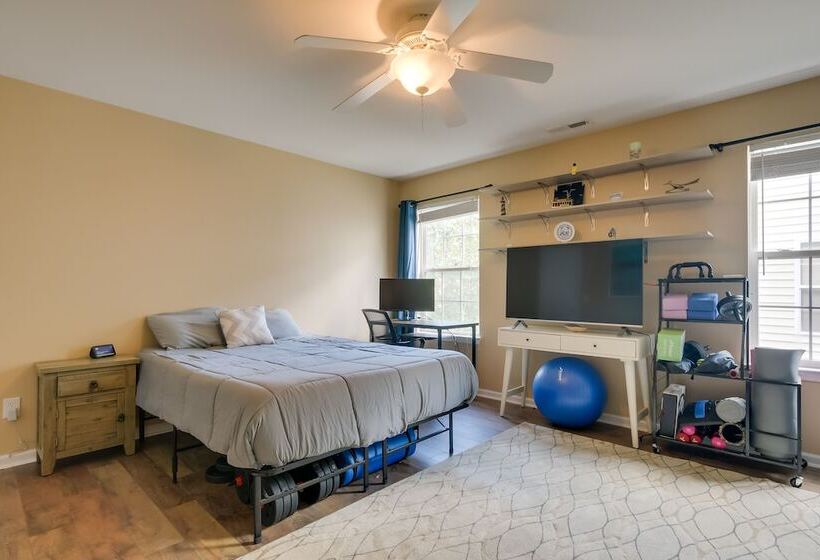 Pet Friendly Holly Springs Residence With Deck!