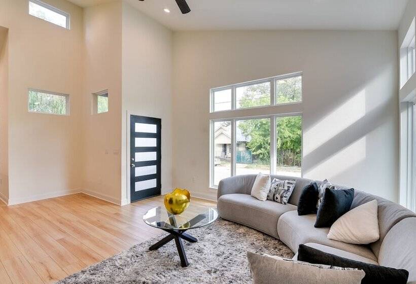 Pet Friendly Houston Home ~ 3 Mi To Downtown!