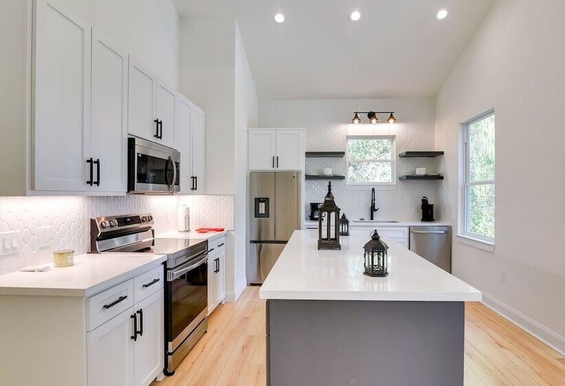 Pet Friendly Houston Home ~ 3 Mi To Downtown!