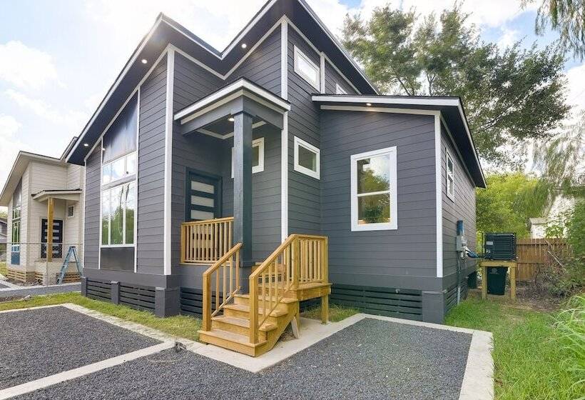 Pet Friendly Houston Home ~ 3 Mi To Downtown!