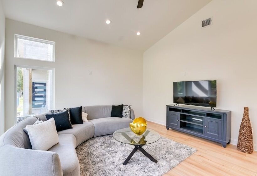 Pet Friendly Houston Home ~ 3 Mi To Downtown!