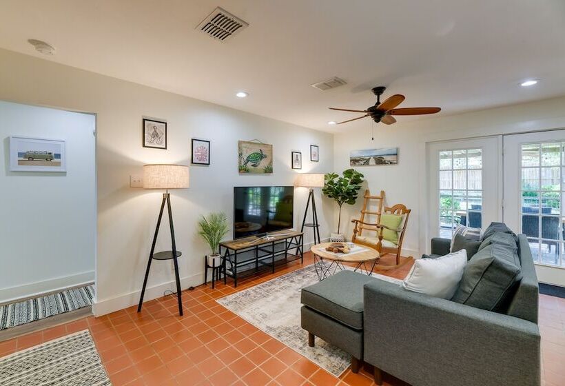 Pet Friendly Rockport Escape: 2 Mi To Beach!