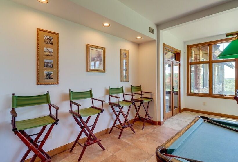 Mtn View Shirley Pool House: Pets Welcome!