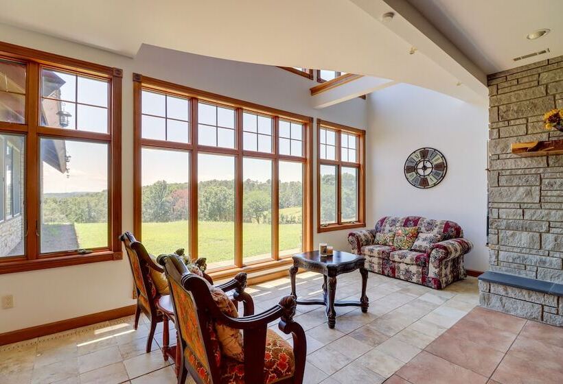 Mtn View Shirley Pool House: Pets Welcome!