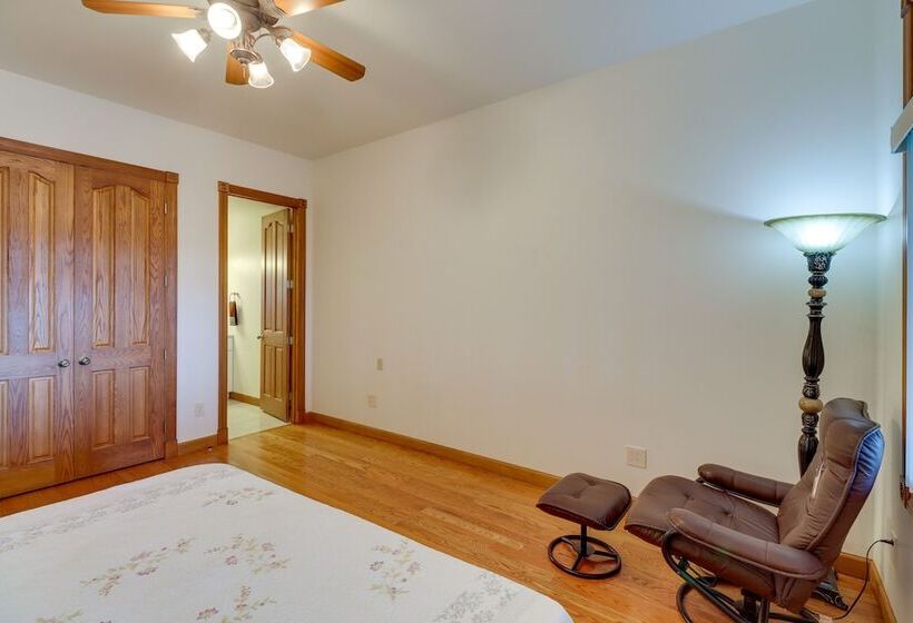 Mtn View Shirley Pool House: Pets Welcome!