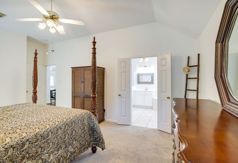 Pet Friendly Spring Home 4 Mi To Six Flags!