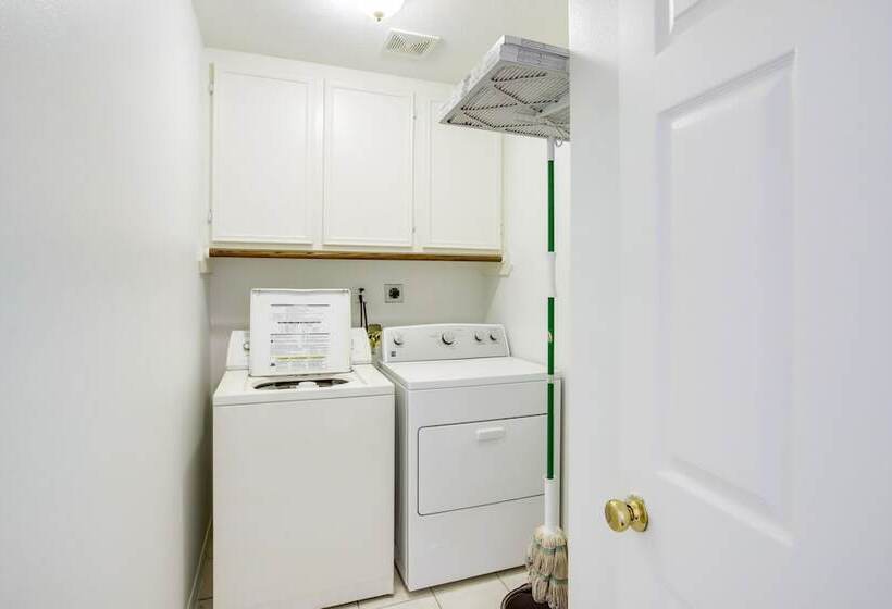 Pet Friendly Spring Home 4 Mi To Six Flags!