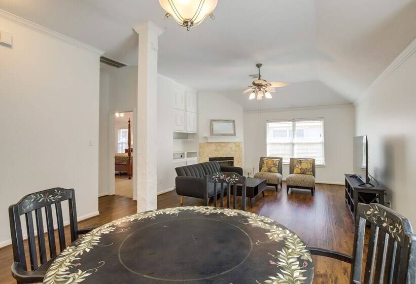 Pet Friendly Spring Home 4 Mi To Six Flags!