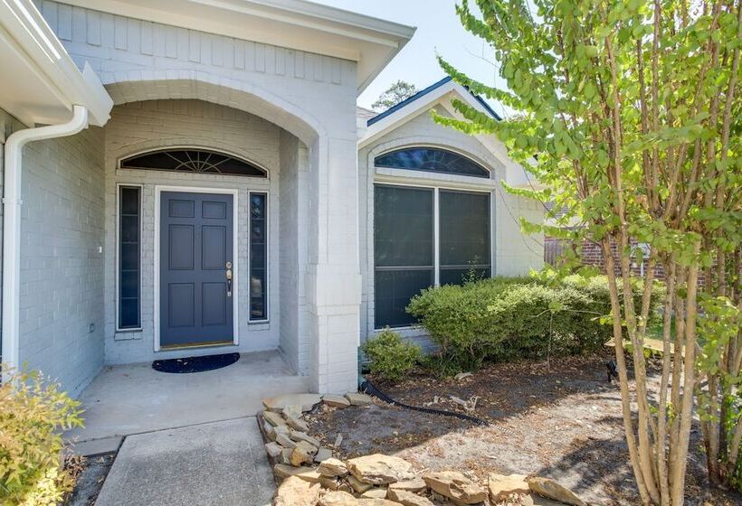 Pet Friendly Spring Home 4 Mi To Six Flags!