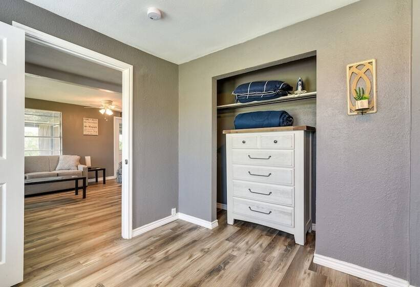 Texas Escape W/ Deck & Fenced In Yard!