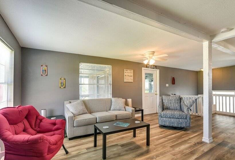 Texas Escape W/ Deck & Fenced In Yard!