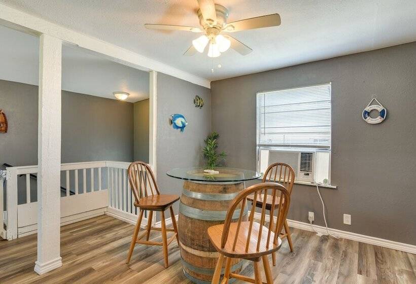 Texas Escape W/ Deck & Fenced In Yard!