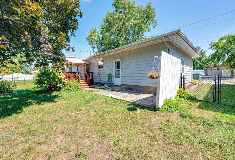 Pet Friendly Waterloo Abode W/ Deck!