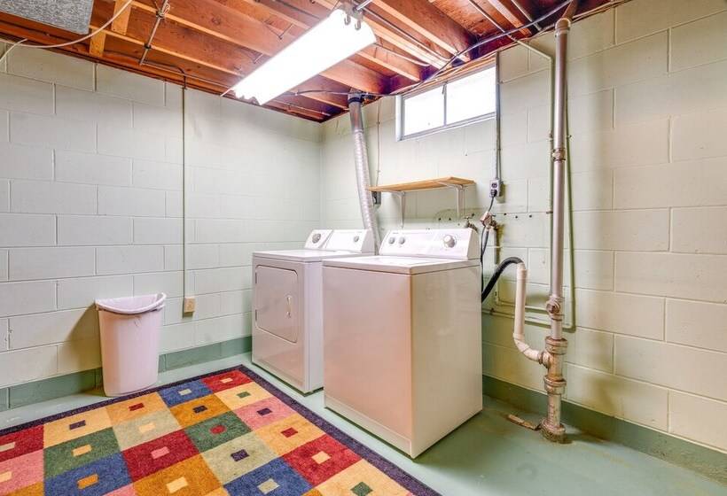 Pet Friendly Waterloo Abode W/ Deck!