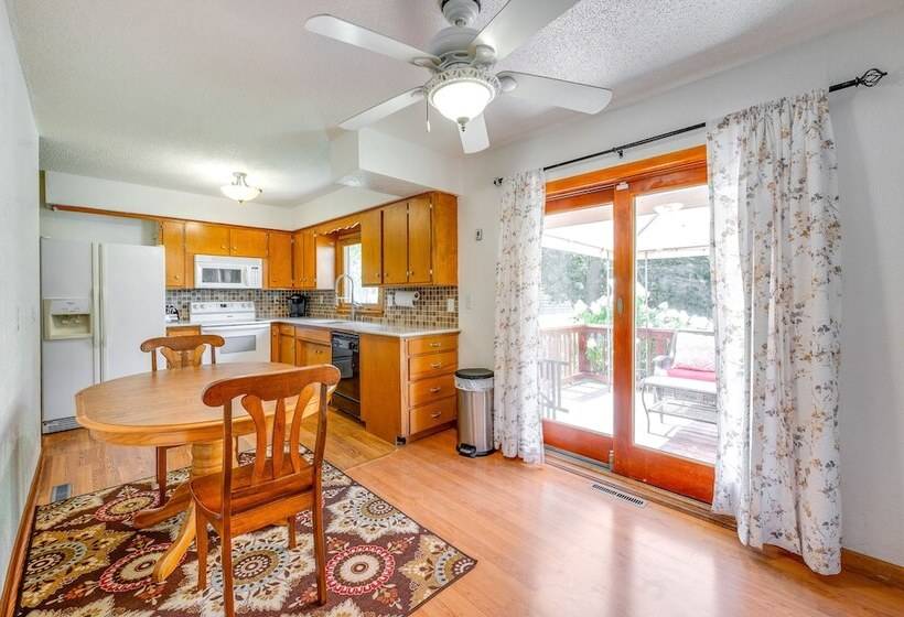 Pet Friendly Waterloo Abode W/ Deck!