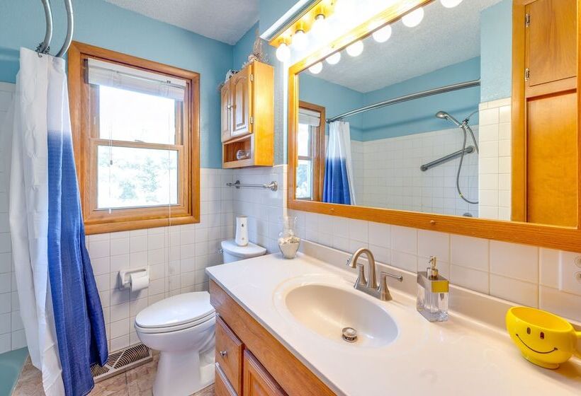 Pet Friendly Waterloo Abode W/ Deck!