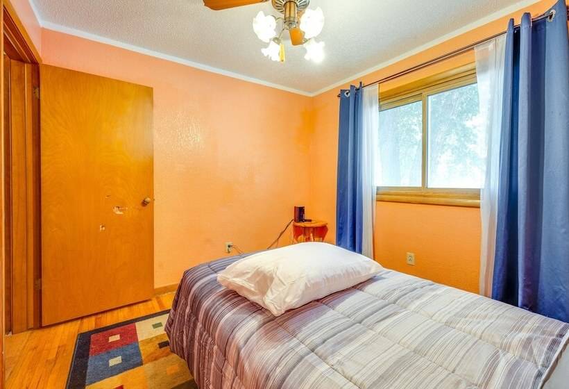 Pet Friendly Waterloo Abode W/ Deck!