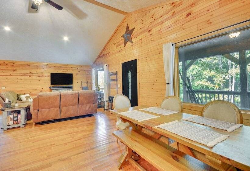 Mtn View + Fire Pit: Pet Friendly Woodlawn Cabin!