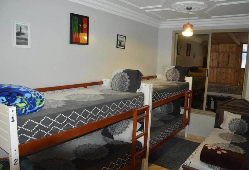 هاستل Petit Surfer