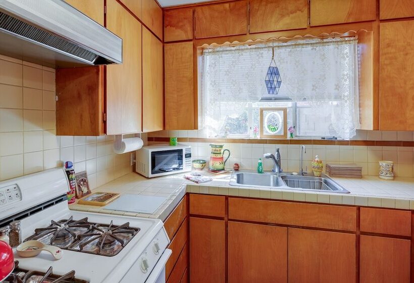 Phoenix Home W/ Patio: Near Downtown & Light Rail!