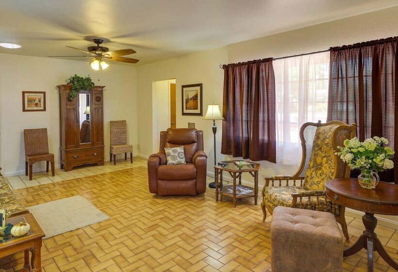 Phoenix Home W/ Patio: Near Downtown & Light Rail!