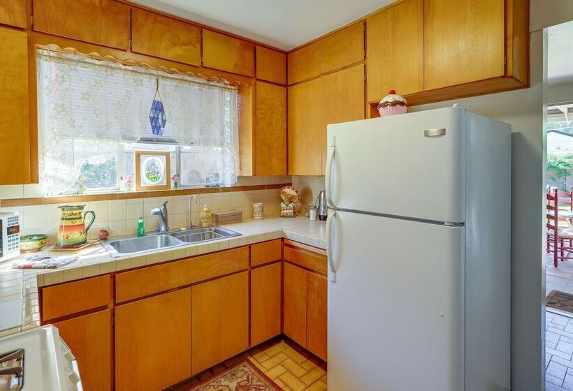 Phoenix Home W/ Patio: Near Downtown & Light Rail!