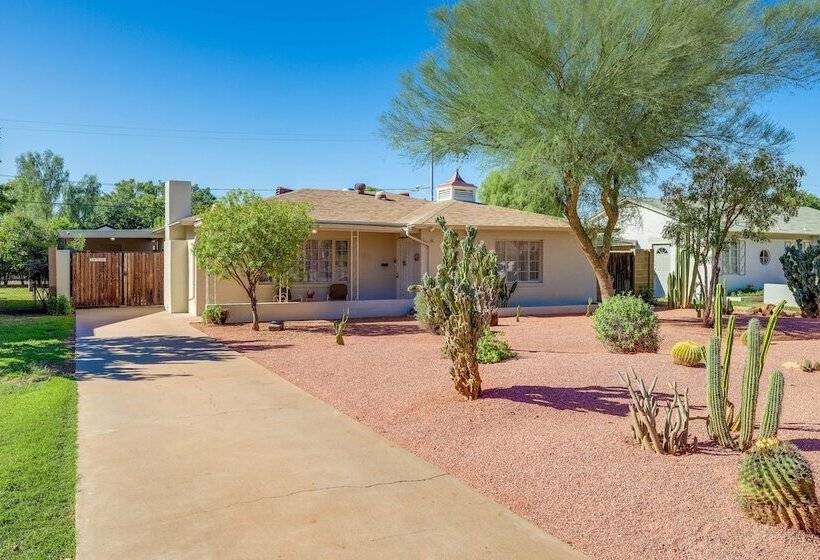 Phoenix Home W/ Patio: Near Downtown & Light Rail!