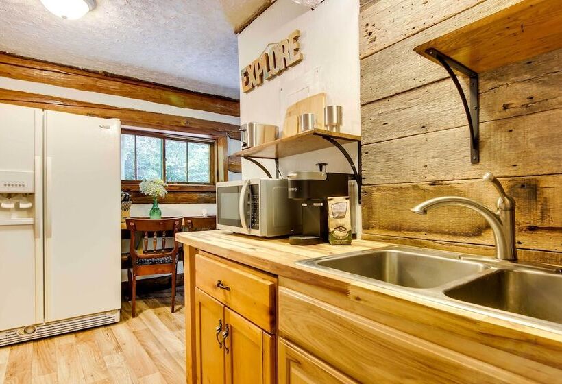 Pisgah Forest Cabin W/ Mountain + Waterfall Views!