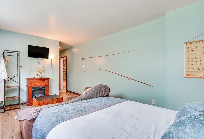 Alpine House Modern Delevan Cabin On 2 Acres