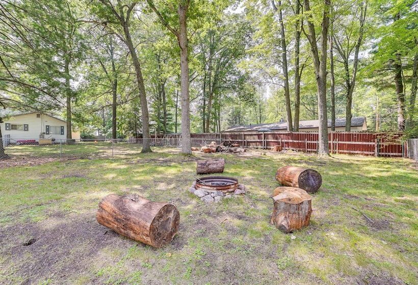 Prudenville Family Home W/ Game Room & Fire Pit!