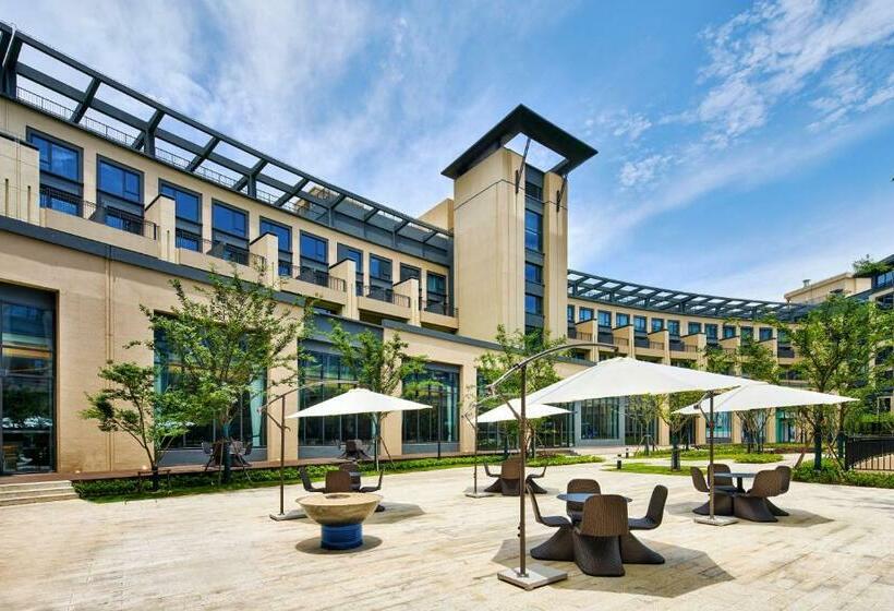 Q Box Hotel Shanghai Sanjiagang