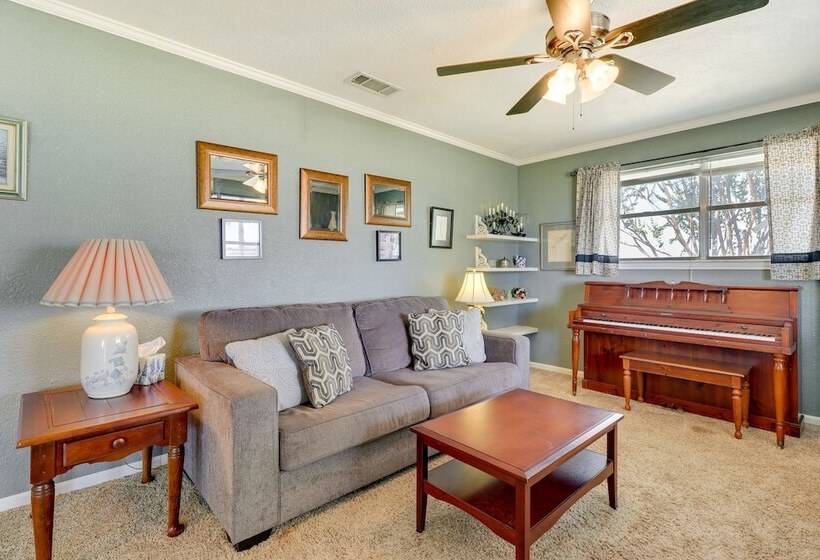 Texas Farmhouse Retreat On 10 Acres Near Austin!