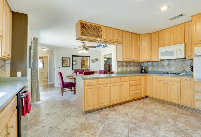 Texas Farmhouse Retreat On 10 Acres Near Austin!